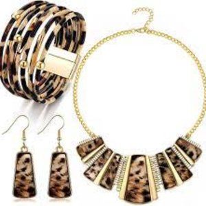 Beautiful Leopard Necklace, Bracelet & Earrings Jewelry Set NWT